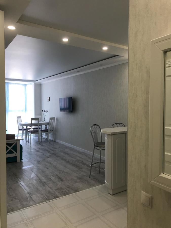 Luxe Apartment On Drahomanova Kiev Exteriör bild